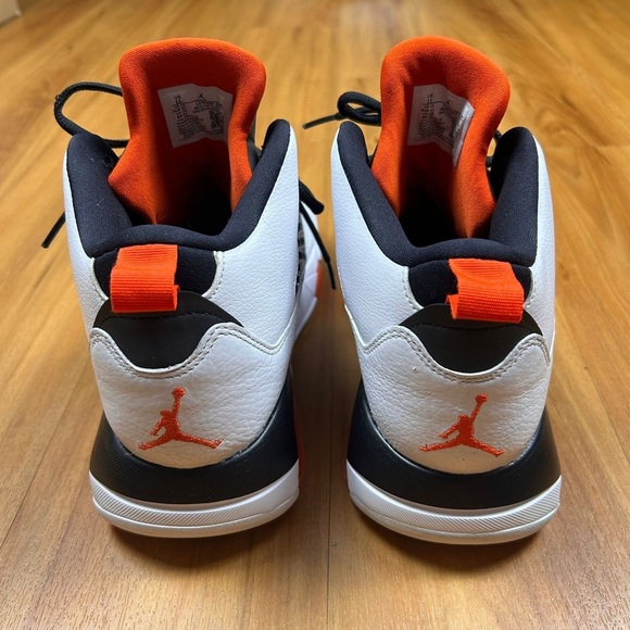 Nike Air Jordan Maxin 200, Men’s Shoes Orange and Black CD6107-108 Size 11 - Picture 2 of 9